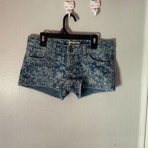 Mudd floral 00s low rise denim shorts
